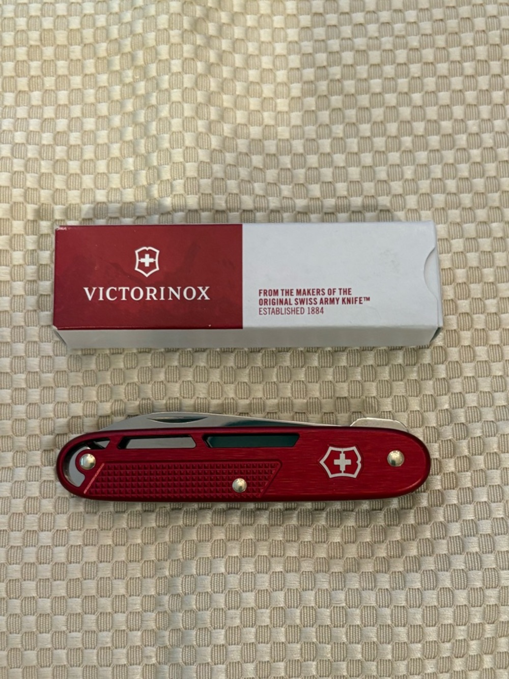 Victorinox Red Onefold Alox Swiss Army Knife with Belt Clip, NWT